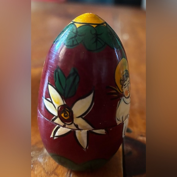VNTG - Terry Village, Hand Painted, Wooden Nesting Eggs, Nativity/Poinsettia - Picture 14 of 15